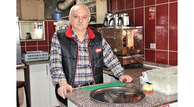 Kıraathaneciler havaların ısınmasını bekliyor