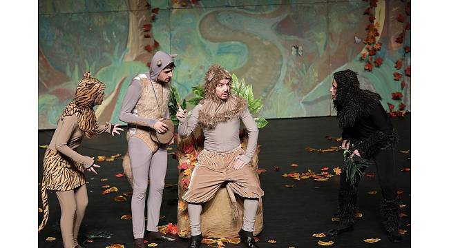 La Fonten Orman Mahkemesinde oyunu çocuklar için sergilendi