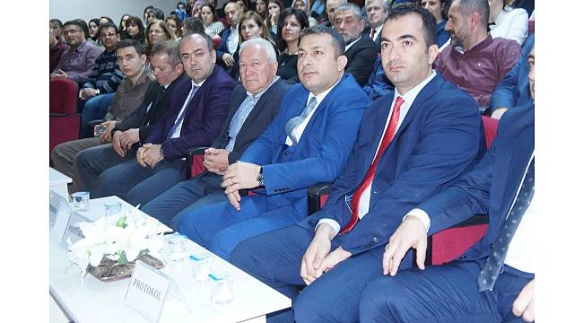 Lapseki'de öğrencilerden tiyatro gösterisi