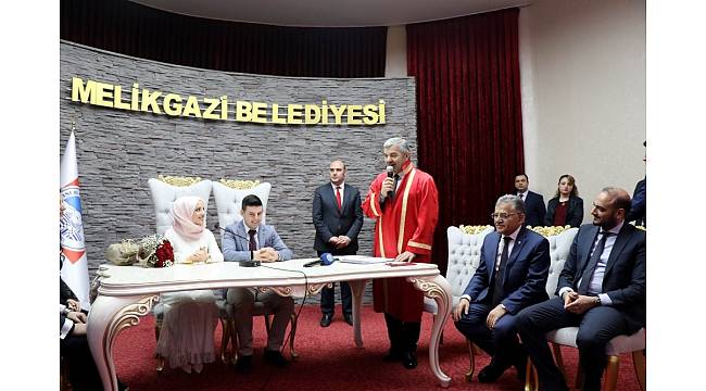 Melikgazi Belediyesi'nde yenilenen fuaye alanı ile sergi salonu açıldı