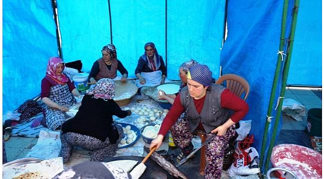 Okullarını boyatmak için kermes düzenlediler