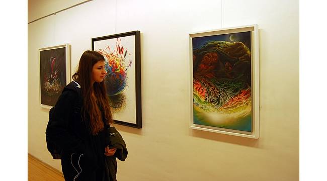 Raşit Altun&#39;un sergisi ilgi görüyor