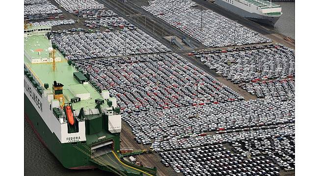 Trump şimdi de otomobil vergisiyle AB'yi tehdit ediyor