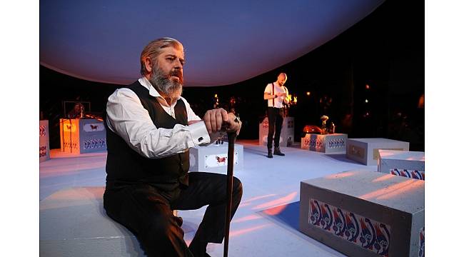 Yarışmada birinci olan &#39;Davet&#39; adlı eser tiyatroseverlerle buluştu