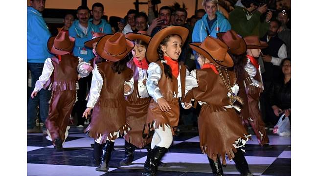 Aliağa&#39;da sokakta bayram var