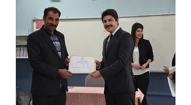 Çeltik&#39;te başarılı kursiyerlere sertifikaları verildi
