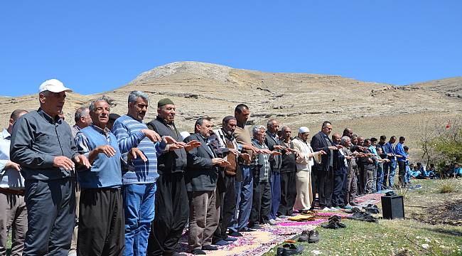 Darendeliler yağmur duasına çıktı