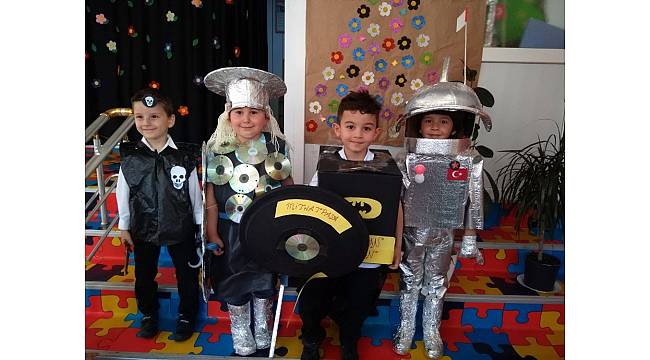 Geri dönüşüme atmayıp kıyafet yaptılar