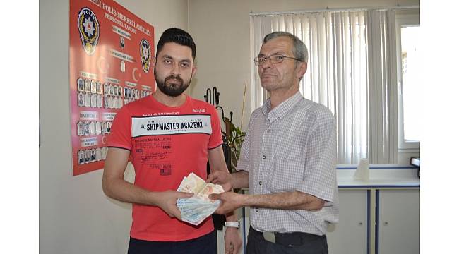 İşsiz vatandaş yolda bulduğu 3 bin 300 lirayı sahibine ulaştırdı