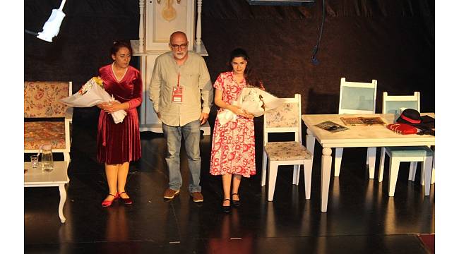 &#39;Beyaz&#39; oyunu 9. Ayvalık Tiyatro Festivali&#39;nde sergilendi