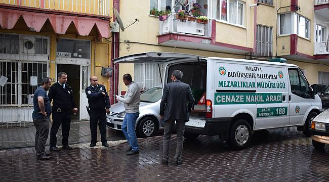 5 çocuk babası evinde ölü bulundu 