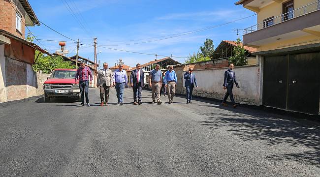 Alacakapı mahallesinde yollar sıcak asfalt yapılıyor
