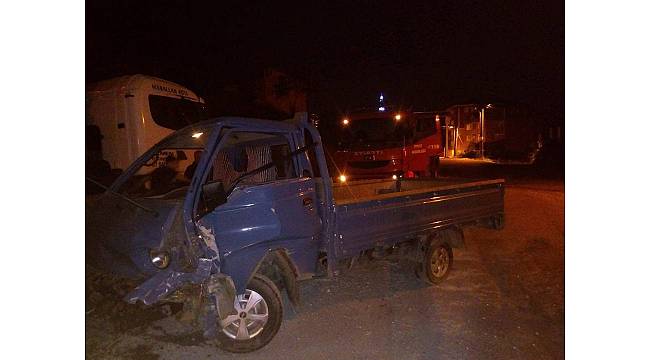 Alaplı'da kamyonet park halinde tır dorsesine çarptı:1 yaralı