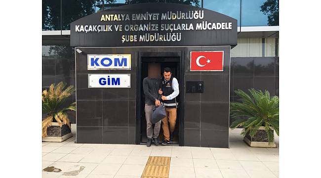 Antalya'da kaçak pırlanta operasyonu