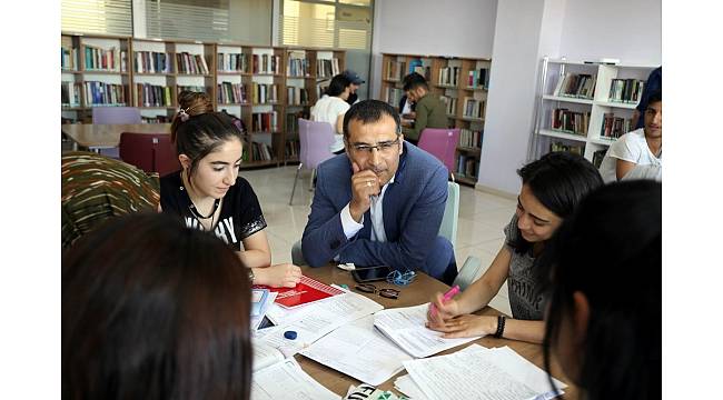 Başkan Çelik, ADEM ve Halk Kütüphanesini inceledi