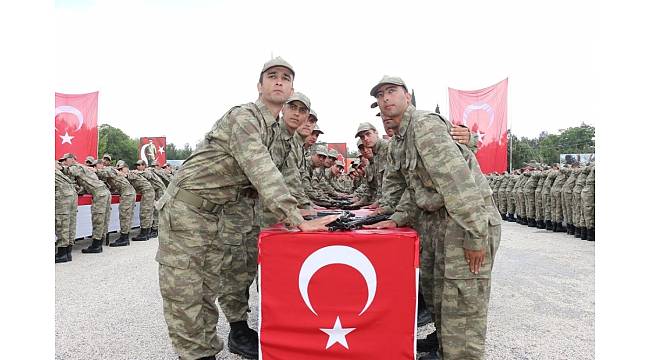 Burdur'da 371. Kısa Dönem acemi erler yemin etti