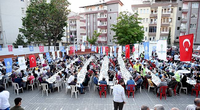 Büyükşehir Belediyesinden mahalle iftarı
