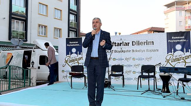 Büyükşehir Zafer Mahallesinde sokak iftarı verdi