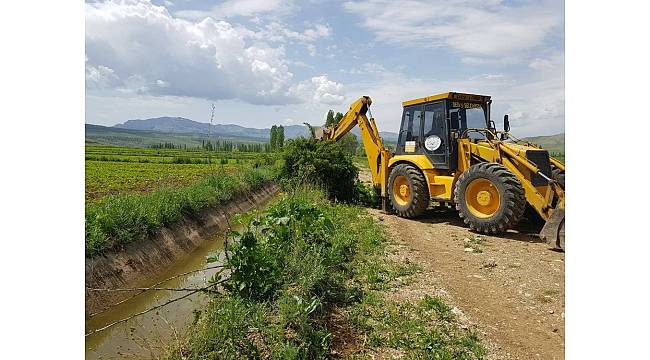 Develi'de mahallelerinde yol ve çevre düzenleme çalışmaları devam ediyor