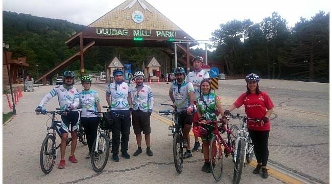 Görmeden Uludağ'a pedalladılar