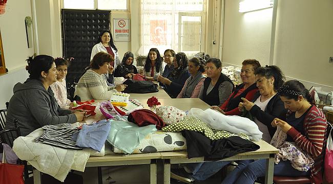 Halk Eğitim Kursuna nakış ve kumaş desteği
