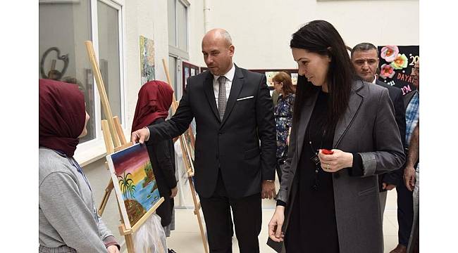 Karaaslan ve Togar, öğrencilerin resim sergisini açtı