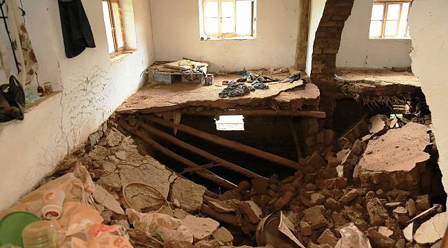 Malatya’da ev çöktü