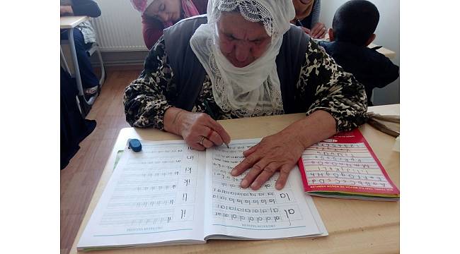 Mardin&#39;de 7 bin 900 kişi okuma yazma öğreniyor