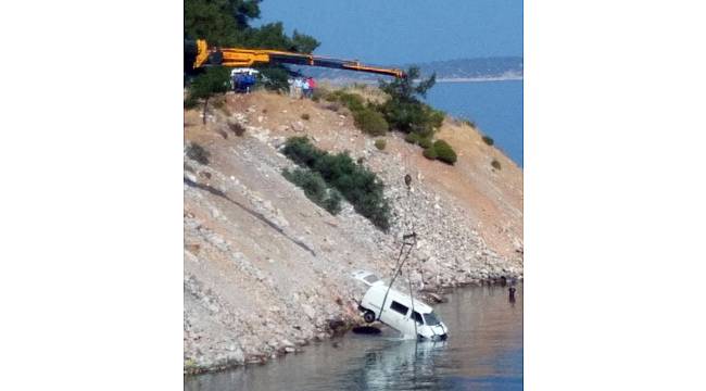 Muğla'da kamyonet denize uçtu: 2 yaralı