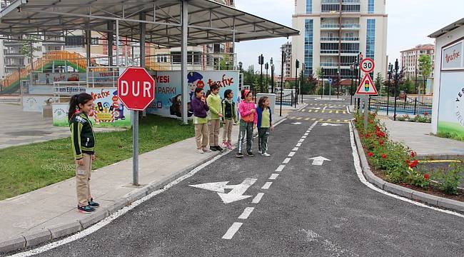 Öğrenciler Trafik Haftasını trafik parkında kutladı