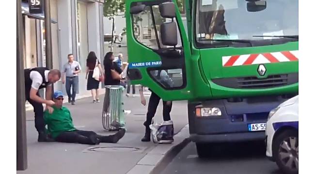 Paris'te iki çöpçü siyasi eylem için çöp kamyonunu kaçırdı