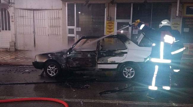 Park halindeki araç küle döndü