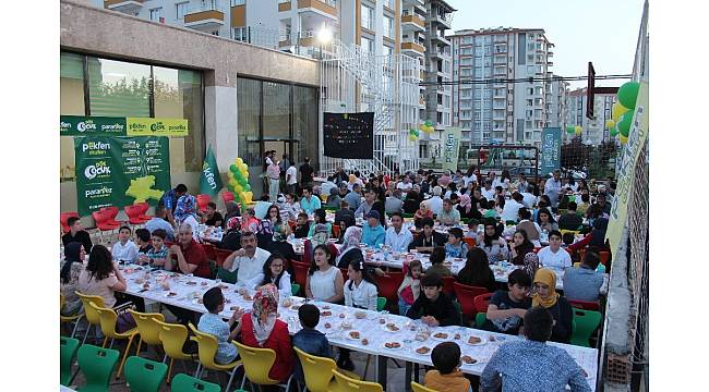 Pekfen ailesi iftarda buluştu