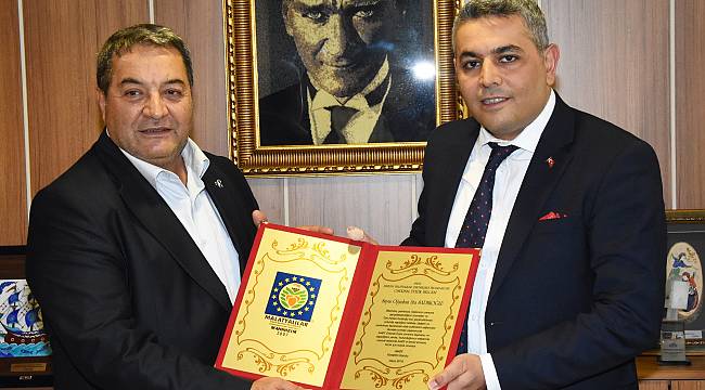 Sadıkoğlu’na Onursal Üyelik Belgesi