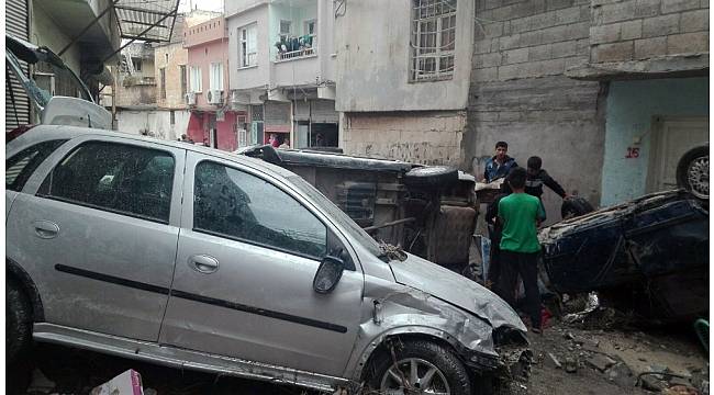 Şanlıurfa'da sel suları otomobilleri önüne kattı