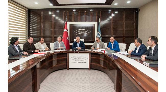 Vali Zorluoğlu'ndan VANTSO Başkanı Takva'ya Ziyaret