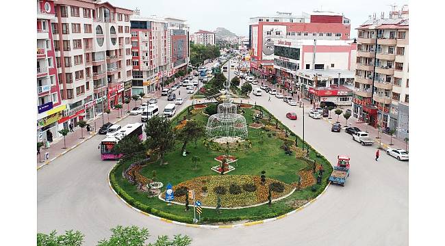 Van'daki cadde ve kavşaklar çiçek açtı