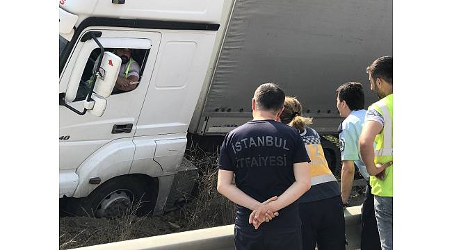 3 köprü yolunda kaza yapan tır sürücüsü, ekipleri zor anlar yaşattı