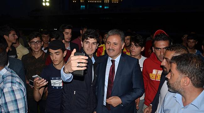 AK Parti’de seçim gezileri sürüyor