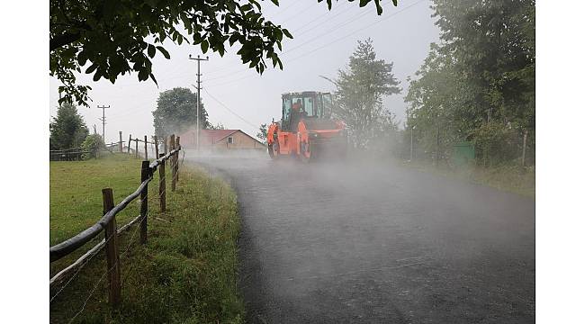 Akyazı Merkez Yeniköy asfaltla buluşuyor