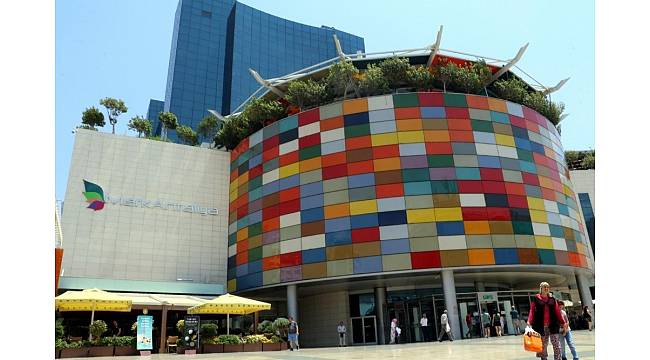 Antalya&#39;da AVM&#39;lere tatil ayarı