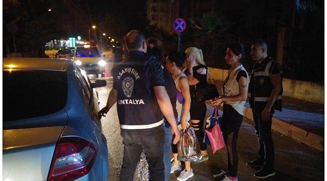 Antalya&#39;da güzellik merkezine fuhuş baskını