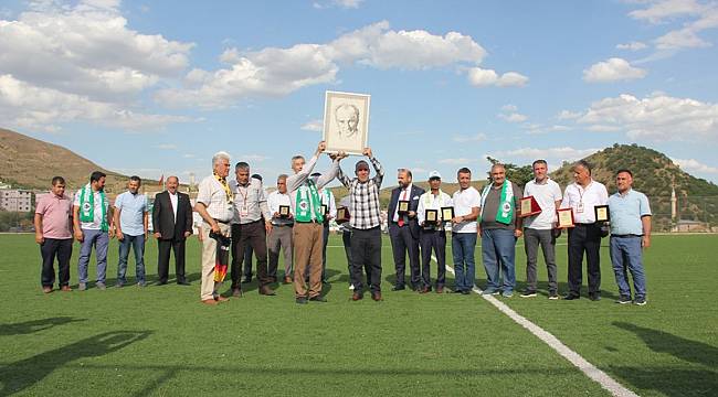 Arapgir’de futbol turnuvası renkli görüntülere sahne oldu
