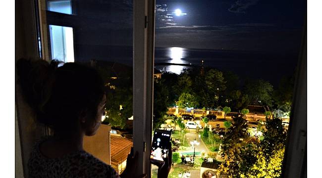 Ay'ın Tekirdağ manzarası büyülüyor