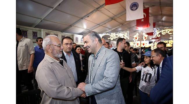 Bakan Özhaseki, Vali Kamçı ve Başkan Çelik Ramazan Sokağı'nı ziyaret etti