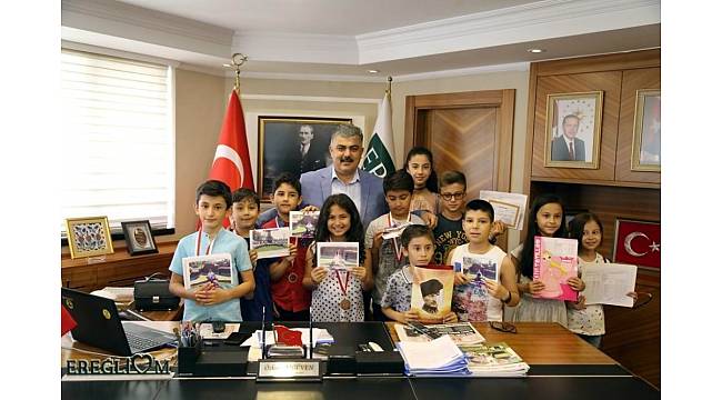 Başkan Özgüven, öğrencilerin karne sevincine ortak oldu
