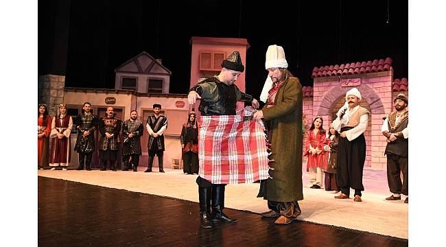 Başkent tiyatrosu oyuncuları 'Peştamal' kuşandı