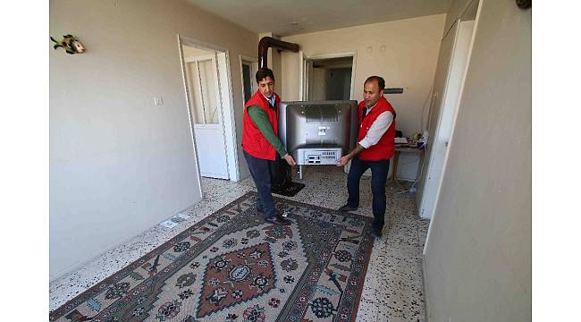 Bayraklı'da binlerce aileye destek