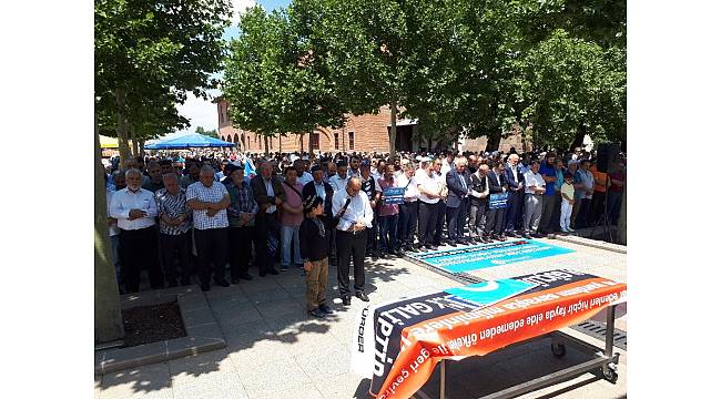Çin'deki hapishanelerde ölen Doğu Türkistanlı alimler için gıyabı cenaze namazı