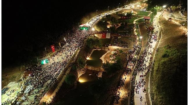 Denizlililer 2 kilometrelik iftar sofrasında buluştu